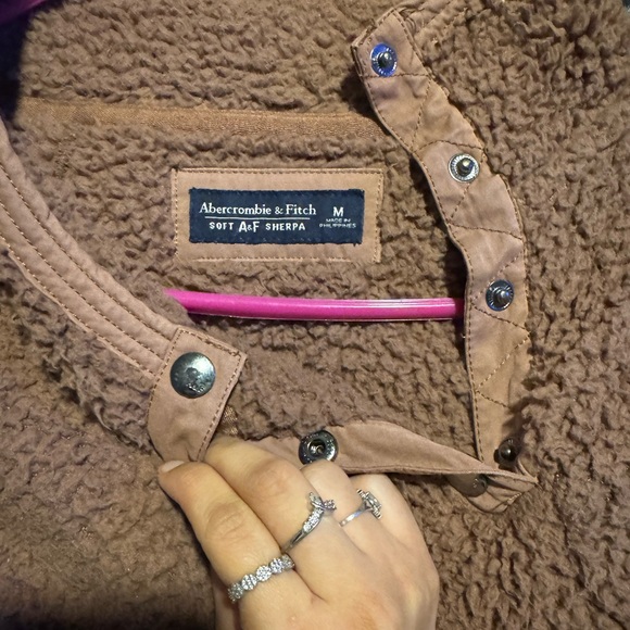 Comfy cute sweater
rosey pink
Abercrombie 
Size Medium
Only work Once - Picture 3 of 3